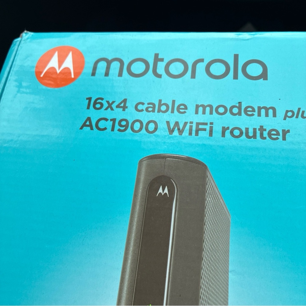 Motorola Black Cable Modem with AC1900 WiFi Router - Picture 6 of 7